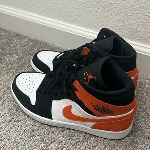 Air Jordan 1 Mid ‘Shattered’